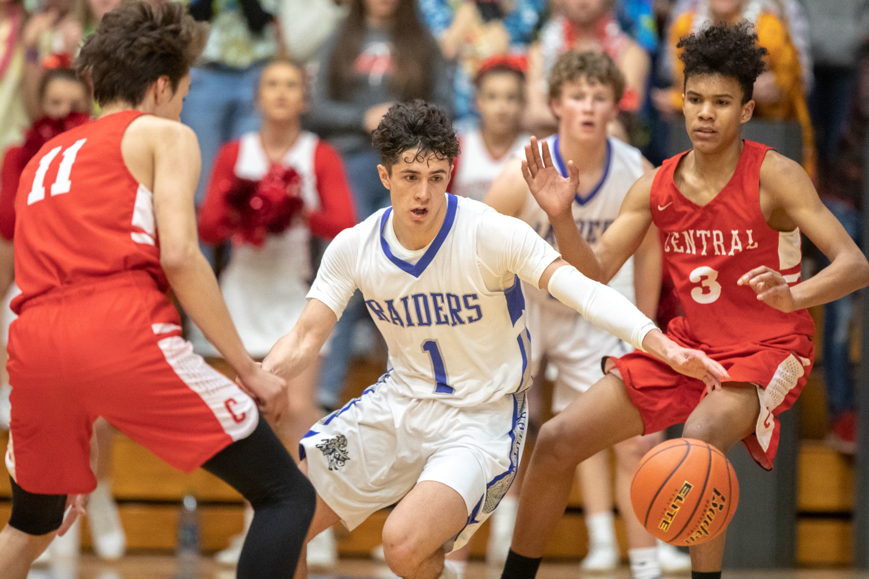 Stevens 52, Central 51